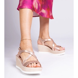 Pezsgő ék szandál cirkonokkal aranysárga 1 Pezsgő ék szandál cirkonokkal aranysárga 1