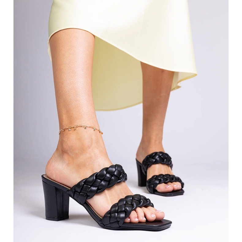 Fekete magas sarkú cipő 2