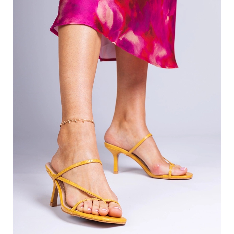 Sárga, elegáns papucs magas sarokon 1