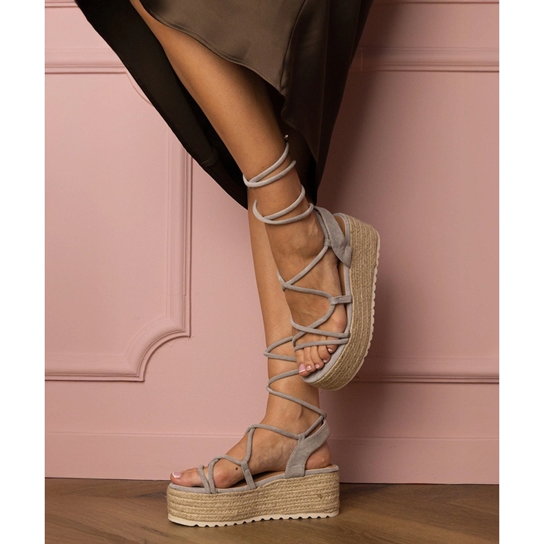 Szürke espadrilles szandál egy magas platformon 2 Szürke espadrilles szandál egy magas platformon 2