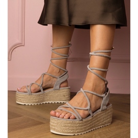 Szürke espadrilles szandál egy magas platformon 1 Szürke espadrilles szandál egy magas platformon 1
