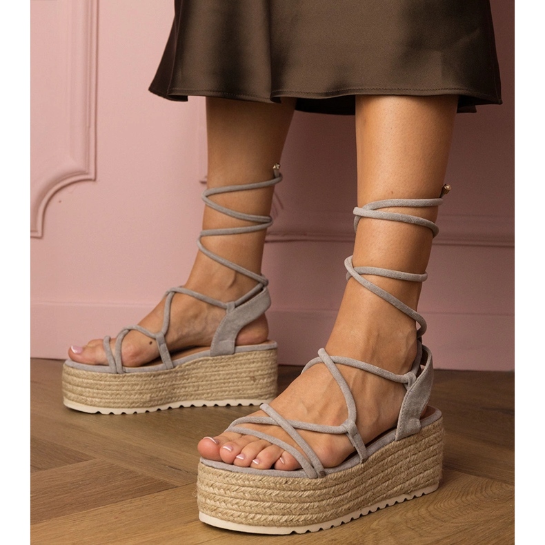 Szürke espadrilles szandál egy magas platformon 1 Szürke espadrilles szandál egy magas platformon 1