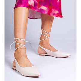 Bézs lapos sarkú cipő öko -ágazatból készült 1