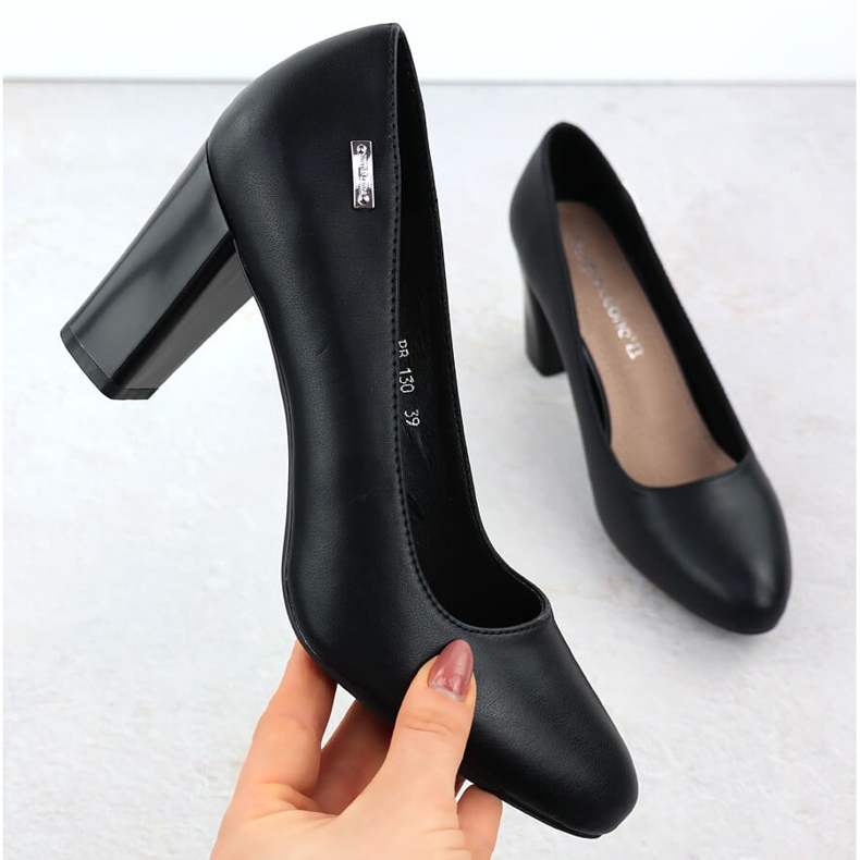 Bőrszivattyúk a fekete Sergio Leone PB130 oszlopon 1