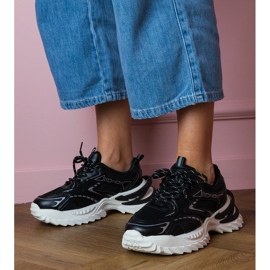 Fekete sport cipők egy vastag talpon 1