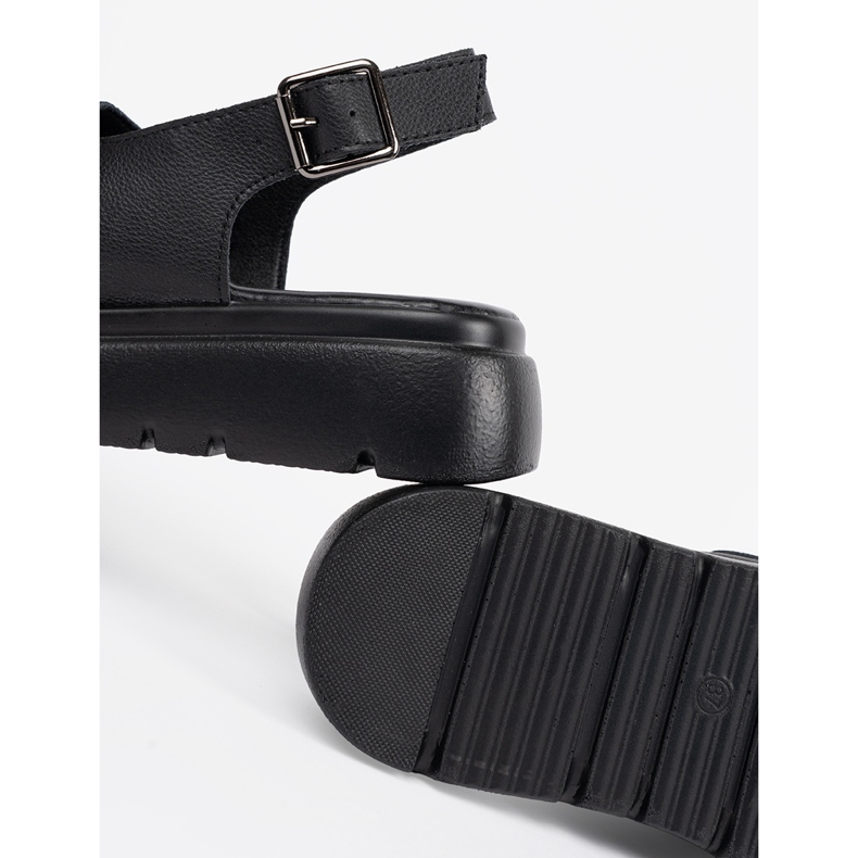 Goodin Fekete klasszikus szandál a peronon 1