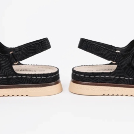 Goodin Fekete szandál arany elemekkel 2