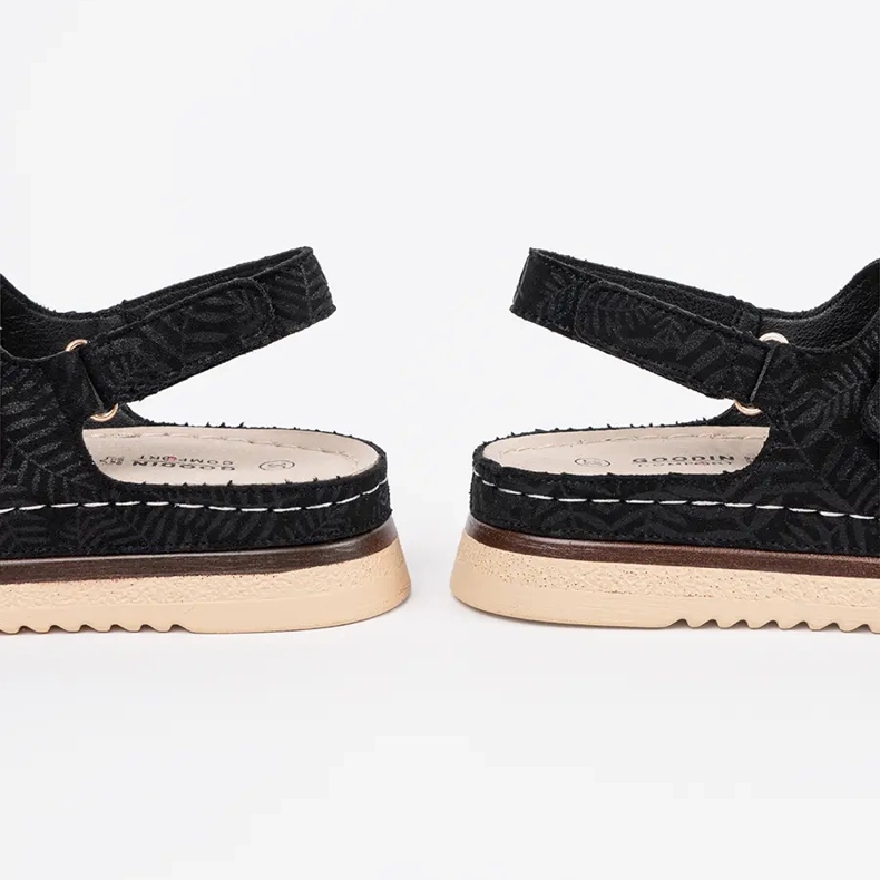 Goodin Fekete szandál arany elemekkel 2