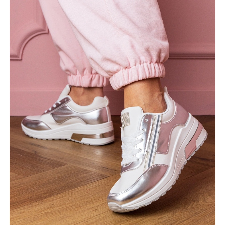 Fehér cipők cirkonokkal és fémes beillesztéssel 2