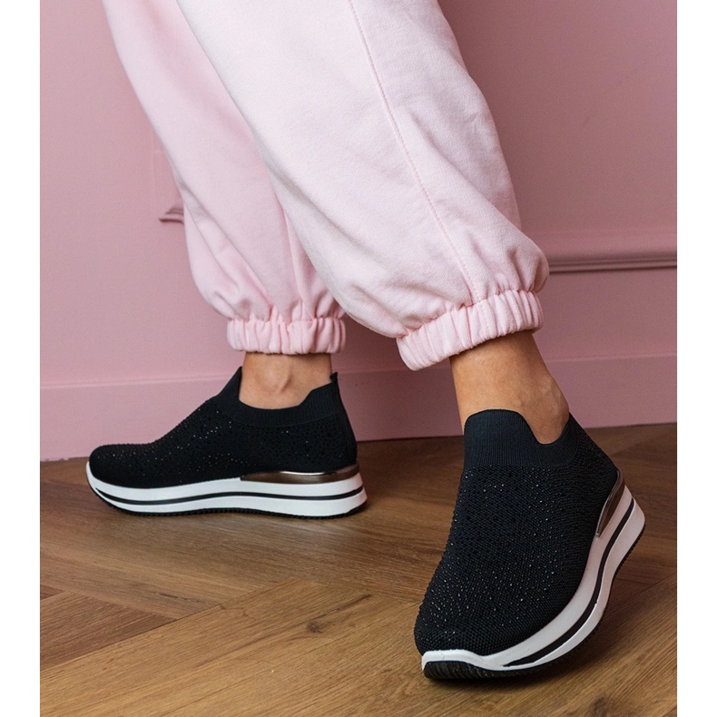 Fekete női cipők a platformon cirkonokkal 1