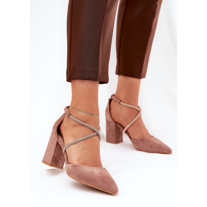 Pumpák hegyes lábujjakkal és díszített csíkokkal a sötét méretű oszlopon bézs 2