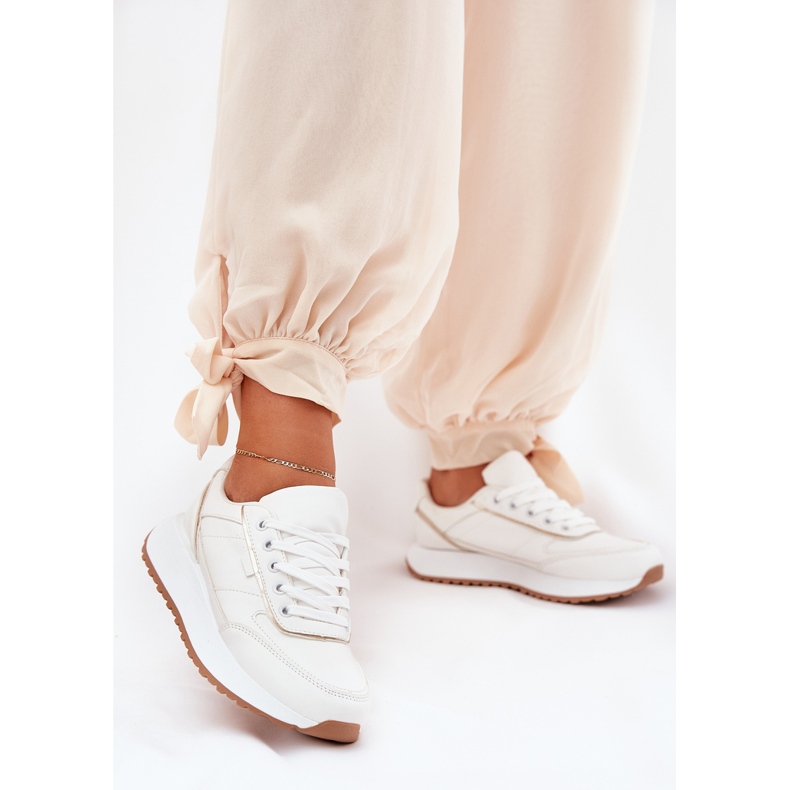 Női sportcipő fehér platformon 2