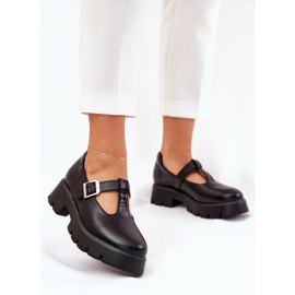 Női cipő egy csatkal a peronon és a lapos sarkú cipő fekete 2