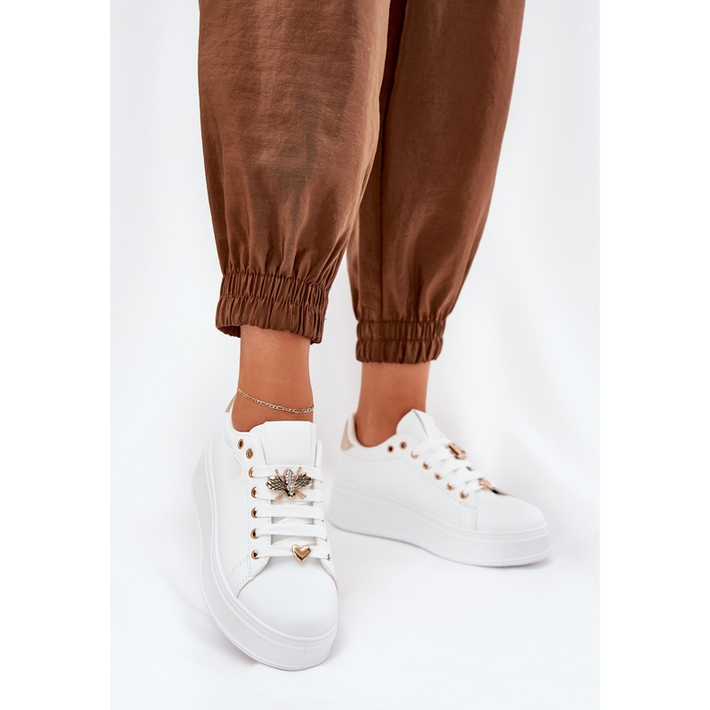 Női cipők a platformon fehér csapokkal 2 Női cipők a platformon fehér csapokkal 2