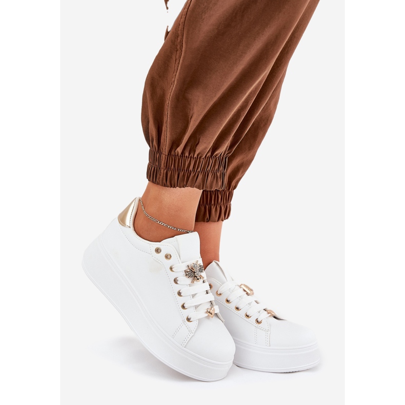 Női cipők a platformon fehér csapokkal 1 Női cipők a platformon fehér csapokkal 1