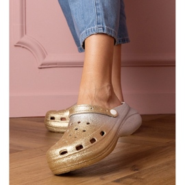 Arany-ezüst beépített papucsok a platformon 1 Arany-ezüst beépített papucsok a platformon 1