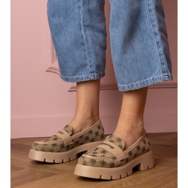 Női barna cipők hímzéssel 1