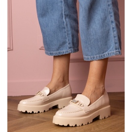 Bézs lakkozott cipők cirkon pillangóval 1