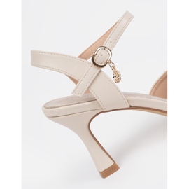 Goodin Könnyű bézs pumpák nyitott sarokkal 1