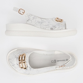Goodin Lapos szandál fehér díszítéssel 2