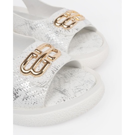 Goodin Lapos szandál fehér díszítéssel 1