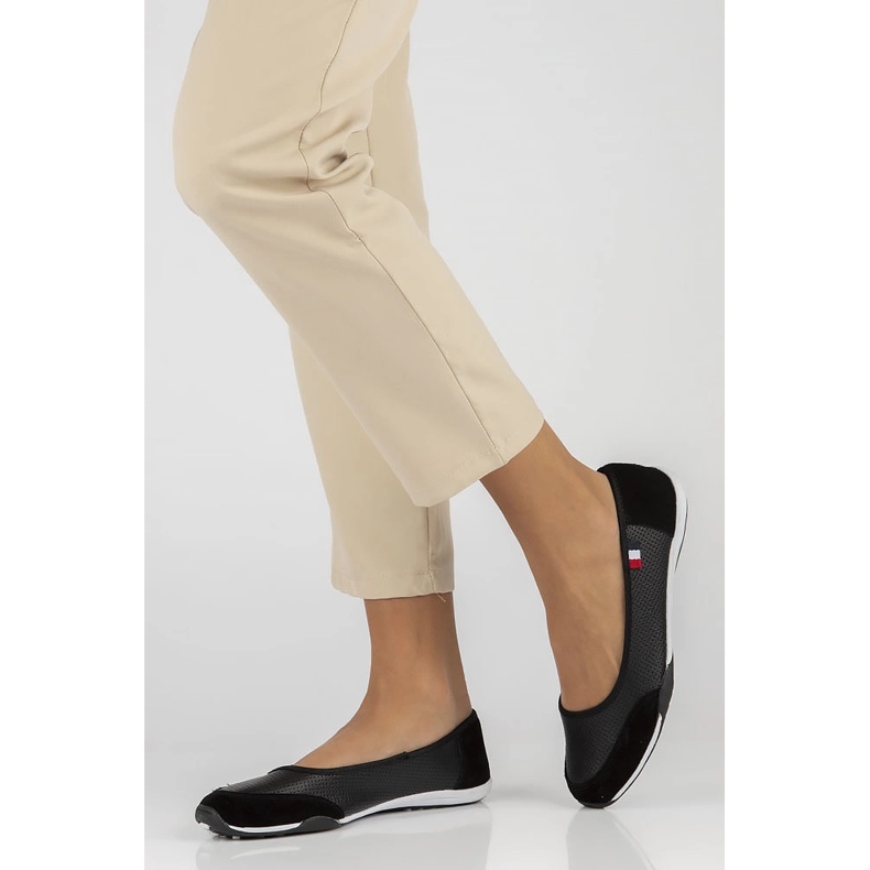 Filippo Bőr cipők dp142/24 bk fekete perforált fehér 1