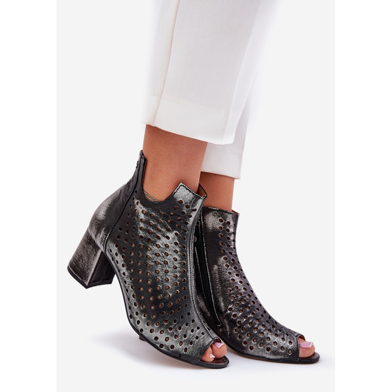 Bőr áttört csizma Maciejka 05420-01 Fekete 1