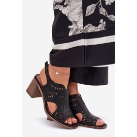 Nyitott női szandál az oszlopon fekete 1