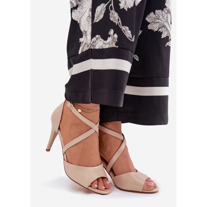 Sergio Leone Divatos szandál egy arany tűvel aranysárga 1