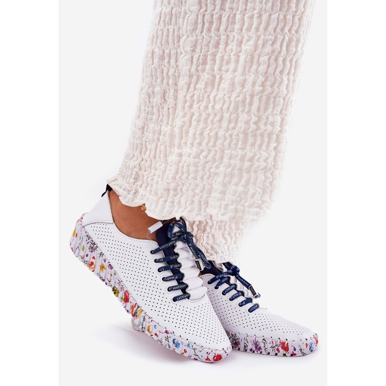 Bőrcipő a mintás Artiker 52C1713 platformon fehér 1