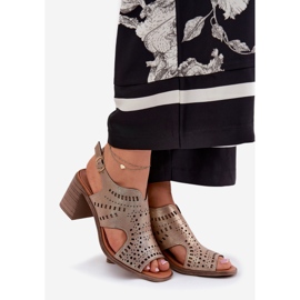 Nyitott női szandál az Arany Poston aranysárga 1