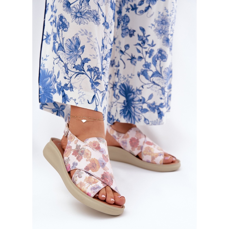 Jezzi Női szandál öko bőrrel, virággal multicolor sokszínű 2