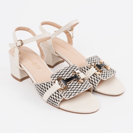 Goodin Fehér női szandál a közepes oszlopon 1