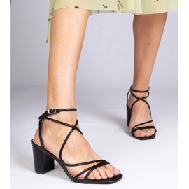 Fekete öko -lé szandál az oszlopon 1