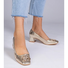 Aranyszivattyúk alacsony sarkú cipővel cirkonokkal aranysárga 1