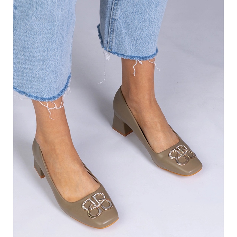 Zöld szivattyúk alacsony sarkú cipővel cirkonokkal 1