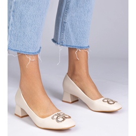 Bézs alacsony kápoló szivattyúk cirkonokkal 1