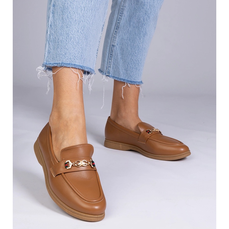 Sötétbarna cipők arany dekorációval 1