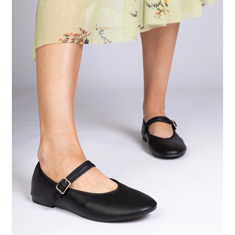 Fekete női balerinák egy csatgal 1