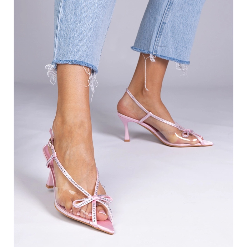 Rózsaszín átlátszó szandál egy cirkonokkal ellátott csapon 1