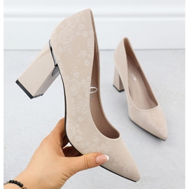 Női szivattyúk virágokkal a Vinceza 62223 Bézs Poston 1