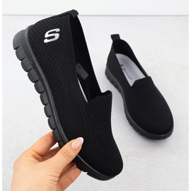 A női sportcipő csúszott a fekete potocki 16327 -re 1 A női sportcipő csúszott a fekete potocki 16327 -re 1