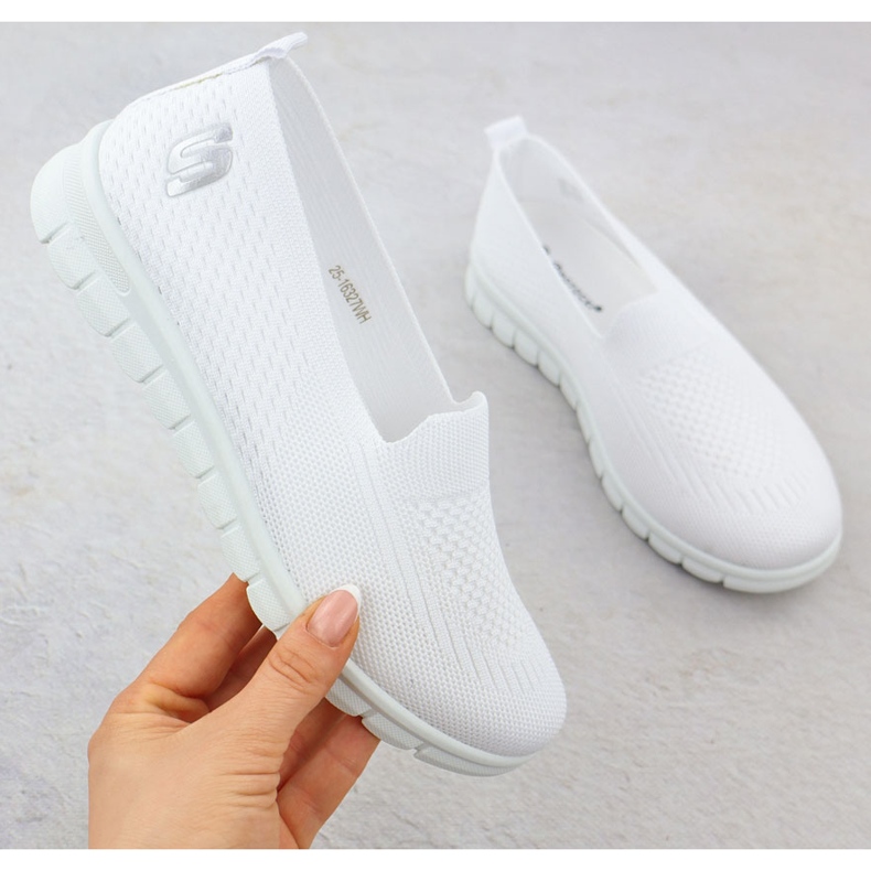 A női sportcipő csúszott fehér potocki 16327 1 A női sportcipő csúszott fehér potocki 16327 1