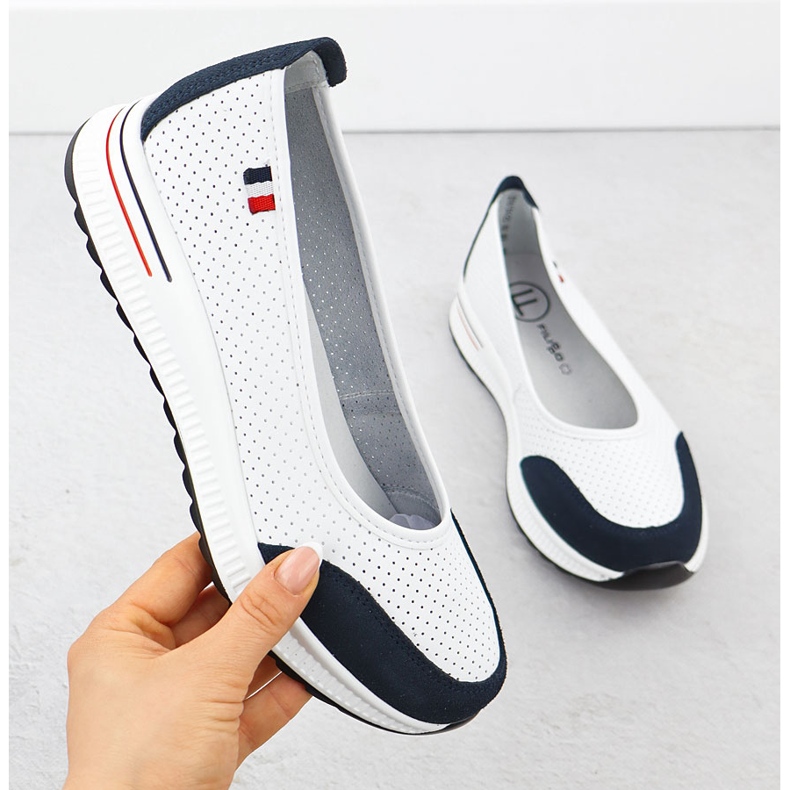 Nyílt bőr ballerinák a White Filippo 6134 platformon fehér 1