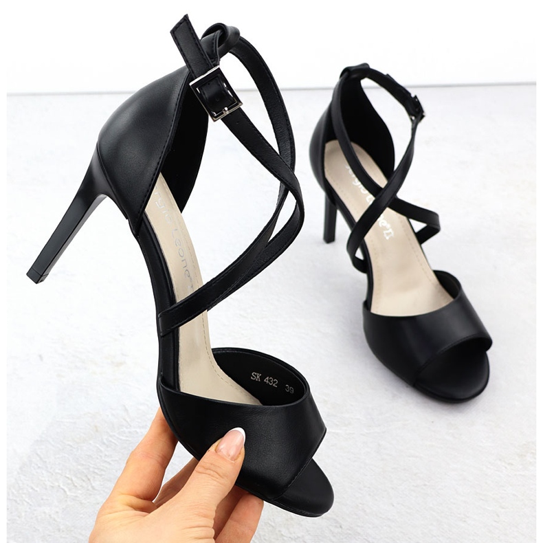 Női szandál a fekete Sergio Leone SK432 sarkán 1