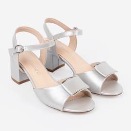 Sergio Leone Szandál a nők oszlopán, nyitott ezüst sarokkal 1