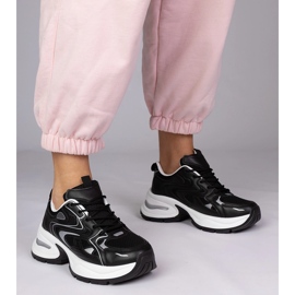 Fekete sport cipők egy vastag talpon 1