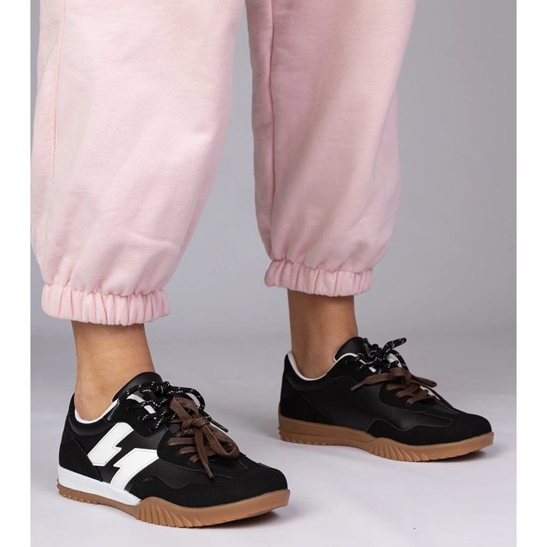 Fekete cipők cipők színes csipkékkel 1