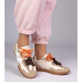 Bézs cipők színes csipkékkel rendelkező cipők 2