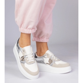 Bézs színű, csillámos tornacipő 2